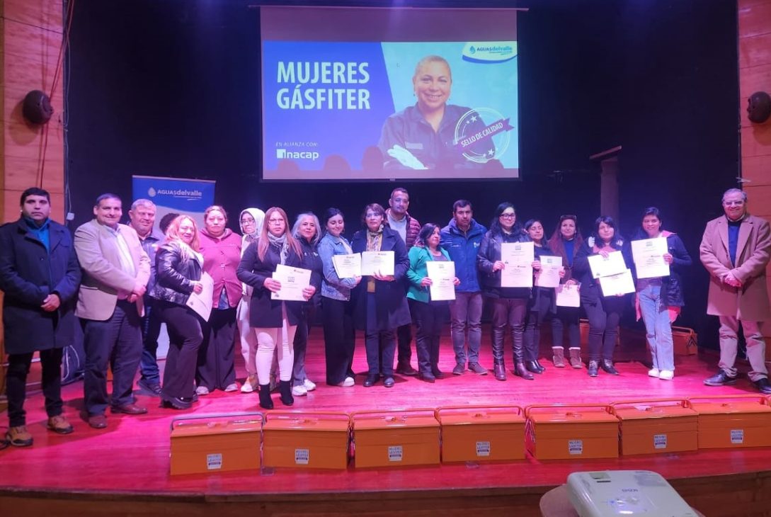 Mujeres de la provincia del Choapa se gradúan en curso de gasfitería de Aguas del Valle