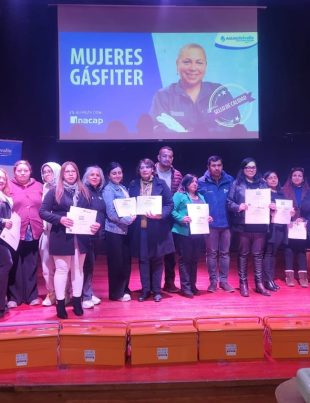 Mujeres de la provincia del Choapa se gradúan en curso de gasfitería de Aguas del Valle