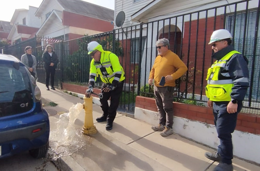 Aguas del Valle realiza revisión de grifos en Illapel para verificar su estado ante posibles emergencias