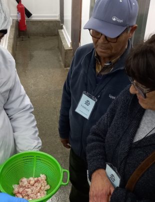 Dirigentes de Juntas de Vecinos de Alto Peñuelas conocen procesos y sistema de tratamientos de RILes en pesquera Antartic Seafood