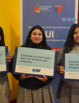 1.464 estudiantes de La Serena reciben computadores para fortalecer sus aprendizajes