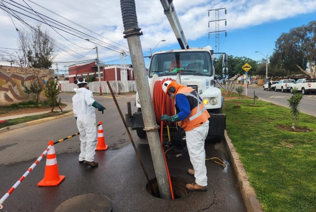 Equipos de Aguas del Valle se preparan ante el anuncio de un nuevo sistema frontal en la región de Coquimbo