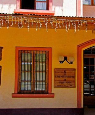 Pareja de funcionaria que denunció a Alcalde de Paihuano, demandó al municipio por más 80 millones