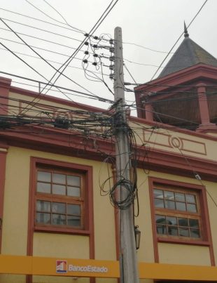 Estas son las 5 principales medidas que permiten avanzar en el retiro y orden de cables en desuso