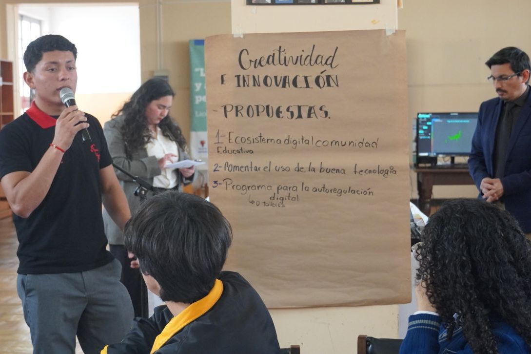 Estudiantes, docentes y apoderados de La Serena reflexionaron sobre uso responsable de plataformas digitales y su aporte a los aprendizajes