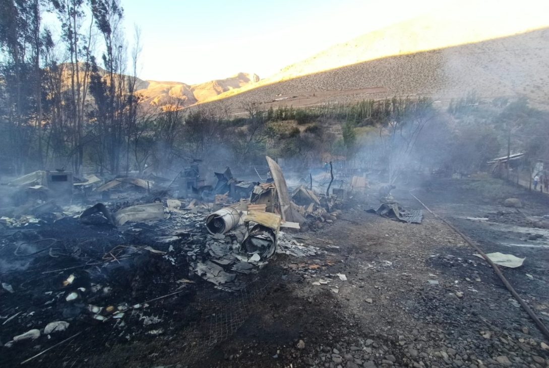 Incendio en Paihuano destruye 15 viviendas y deja 60 damnificados