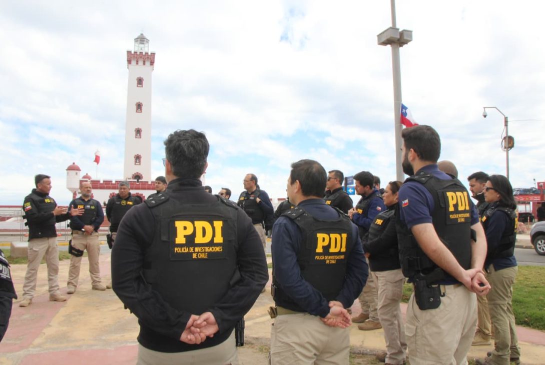 PDI desarrolla fiscalización masiva en Avenida de Aguirre de La Serena