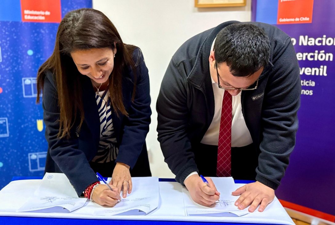 Seremi de Educación y servicio de Reinserción Juvenil firman convenio para fortalecer trayectorias educativas