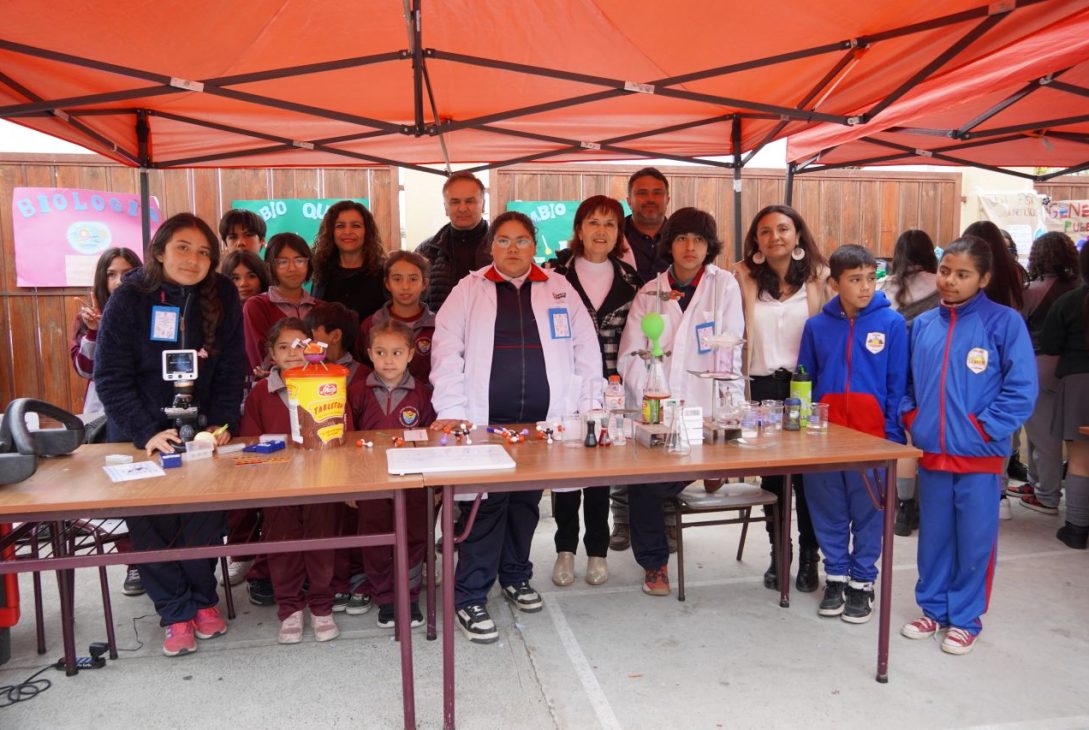 Colegio Caleta San Pedro de La Serena realizó su Primera Feria Científica