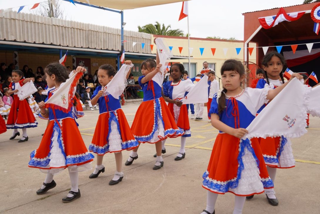 En el Colegio Saturno se realizó II Encuentro de Bailes Folklóricos Red Rural con Escuelas de La Serena y Vicuña