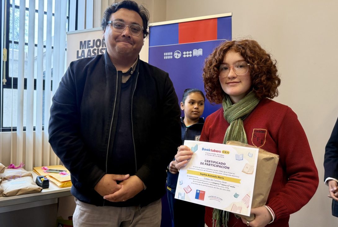 Estudiantes de la Región de Coquimbo fueron reconocidos en la ceremonia regional del concurso nacional “Booktubers Bibliotecas Escolares CRA 2025”