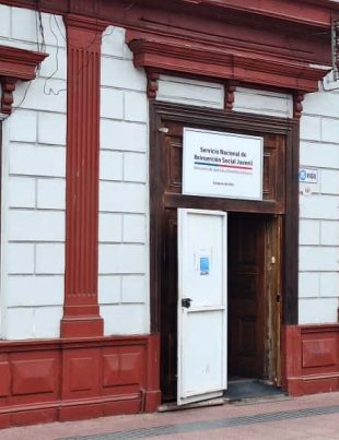 Reinserción Social Juvenil abre concursos para jefaturas regionales en las áreas “Jurídica” y de “Administración y Finanzas”