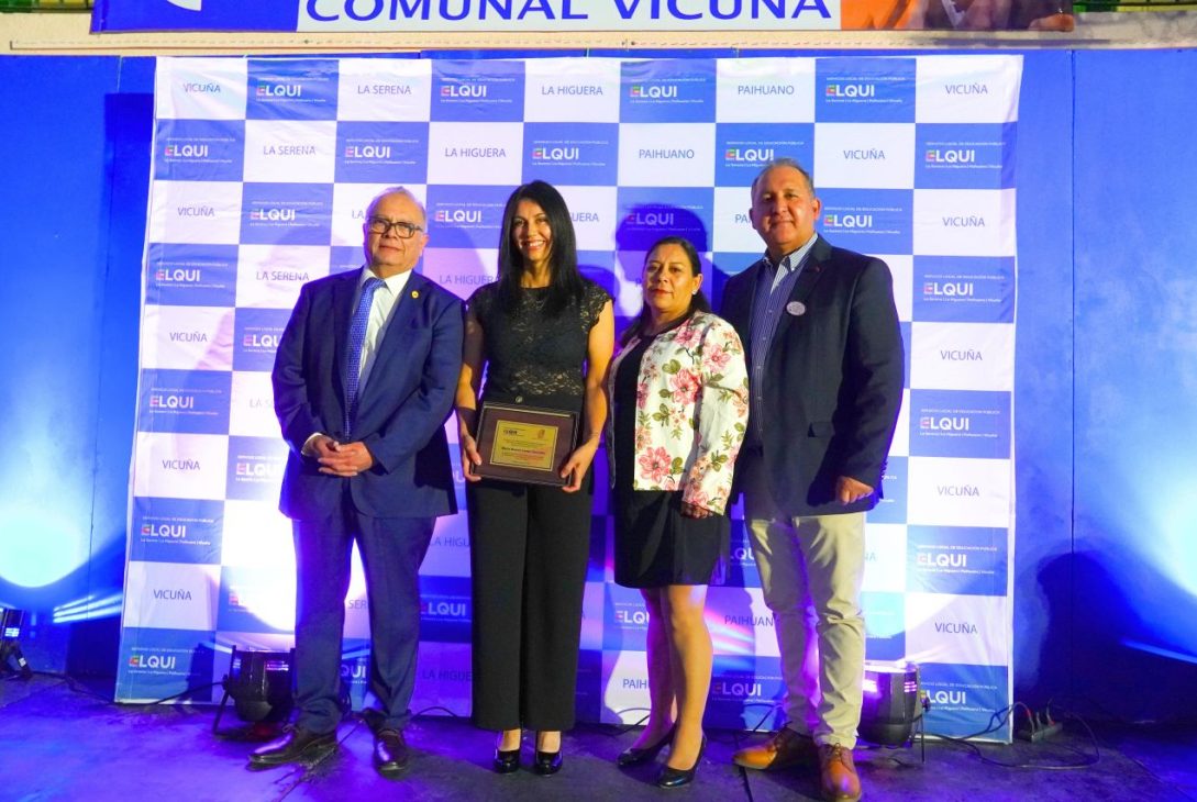 SLEP Elqui y Gremios reconocen a Docentes y Asistentes de la Educación de Vicuña