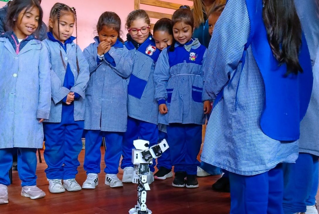 Colegio Javiera Carrera de La Serena realizó su Primera Feria Científica para reducir brechas de género