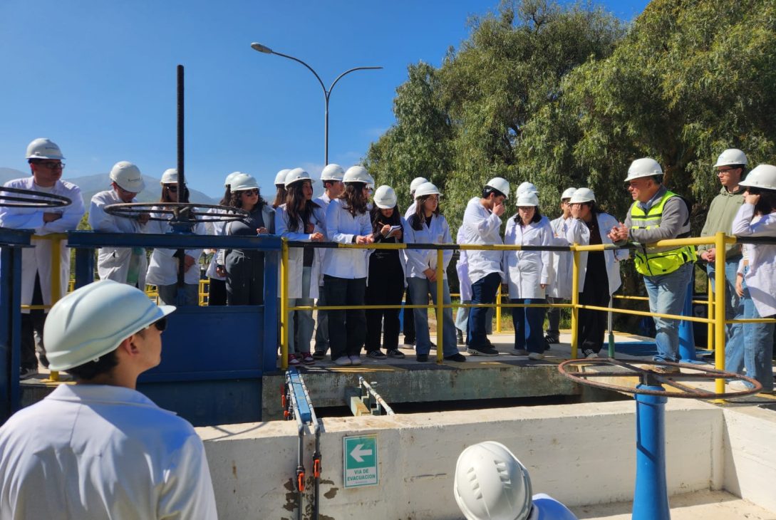 Más de 300 estudiantes han visitado las plantas productivas de Aguas del Valle este año