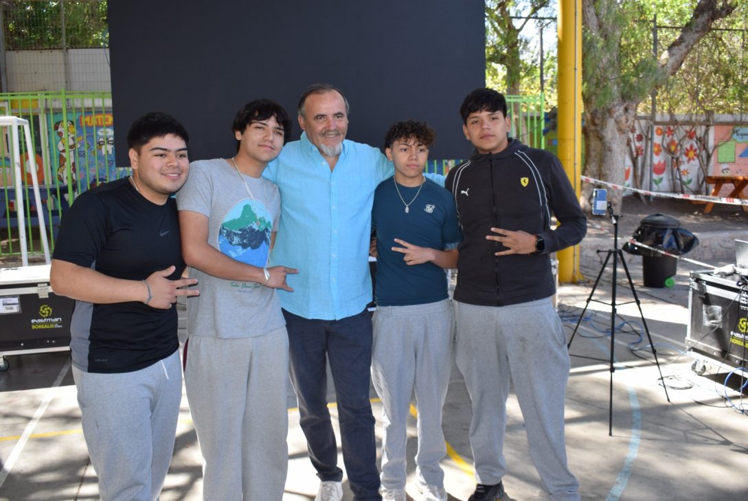 Paul Vásquez comparte su historia de superación y resiliencia con estudiantes del Colegio Antonio Varas¨