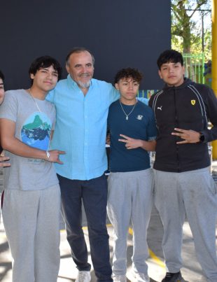 Paul Vásquez comparte su historia de superación y resiliencia con estudiantes del Colegio Antonio Varas¨