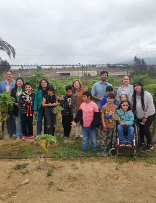 Aguas del Valle apoya proyecto de aguas grises y riego automático en huerto escolar de colegio rural de La Serena