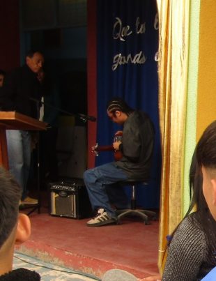 Cinco jóvenes en proceso de reinserción celebran licenciatura en contexto de encierro