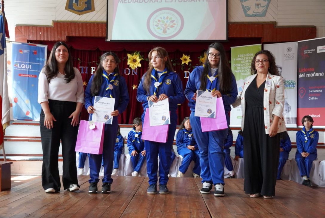 Colegio Javiera Carrera de La Serena certificó a Estudiantes Mediadoras de la Buena Convivencia Escolar