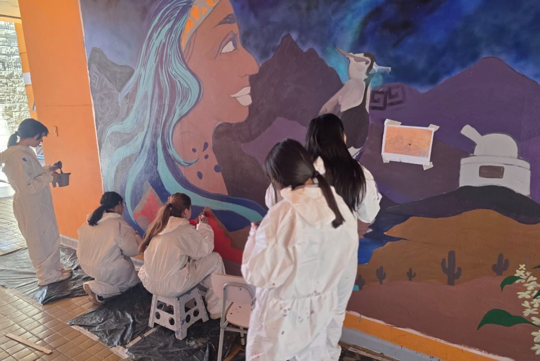 Estudiantes del Valle de Elqui realizan mural en homenaje a Gabriela Mistral en Vicuña