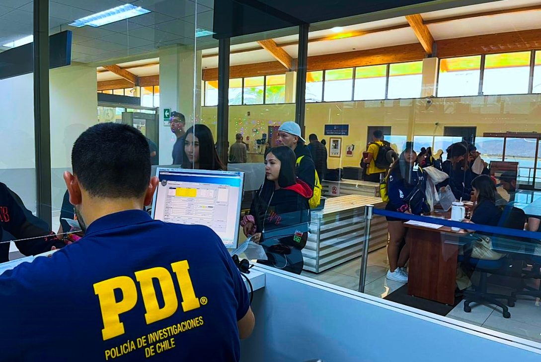 PDI desarrolla masivo control migratorio en aeródromo de La Serena