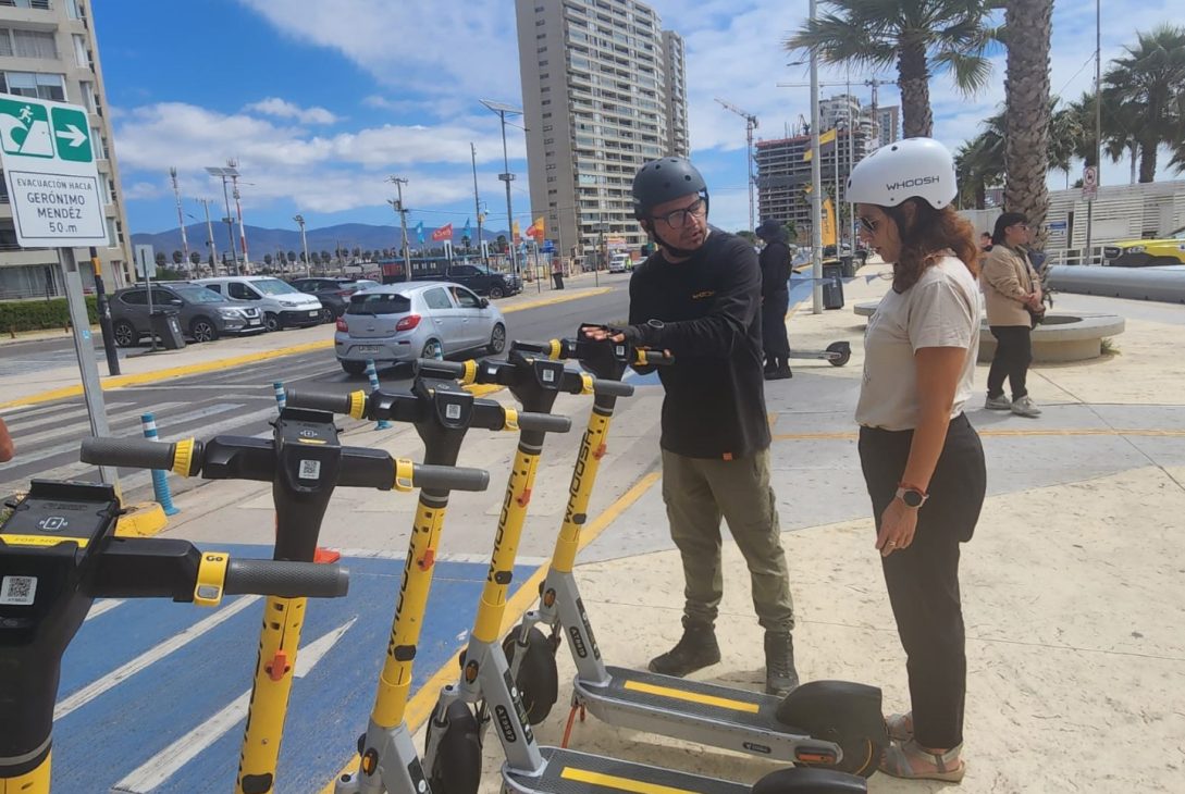 Coquimbo y empresa de scooters eléctricos realizaron escuela de conducción en Avenida Costanera con el fin de prevenir accidentes y educar sobre convivencia vial