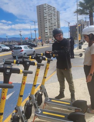 Coquimbo y empresa de scooters eléctricos realizaron escuela de conducción en Avenida Costanera con el fin de prevenir accidentes y educar sobre convivencia vial