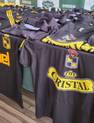 Piratearon al pirata Carabineros decomisa casi un centenar de camisetas falsas de Coquimbo Unido