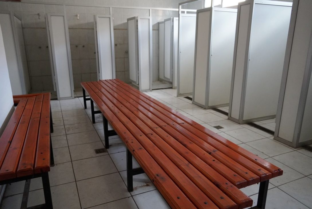 SLEP Elqui repara todos los baños y el gimnasio de Liceo Gabriela Mistral de La Serena