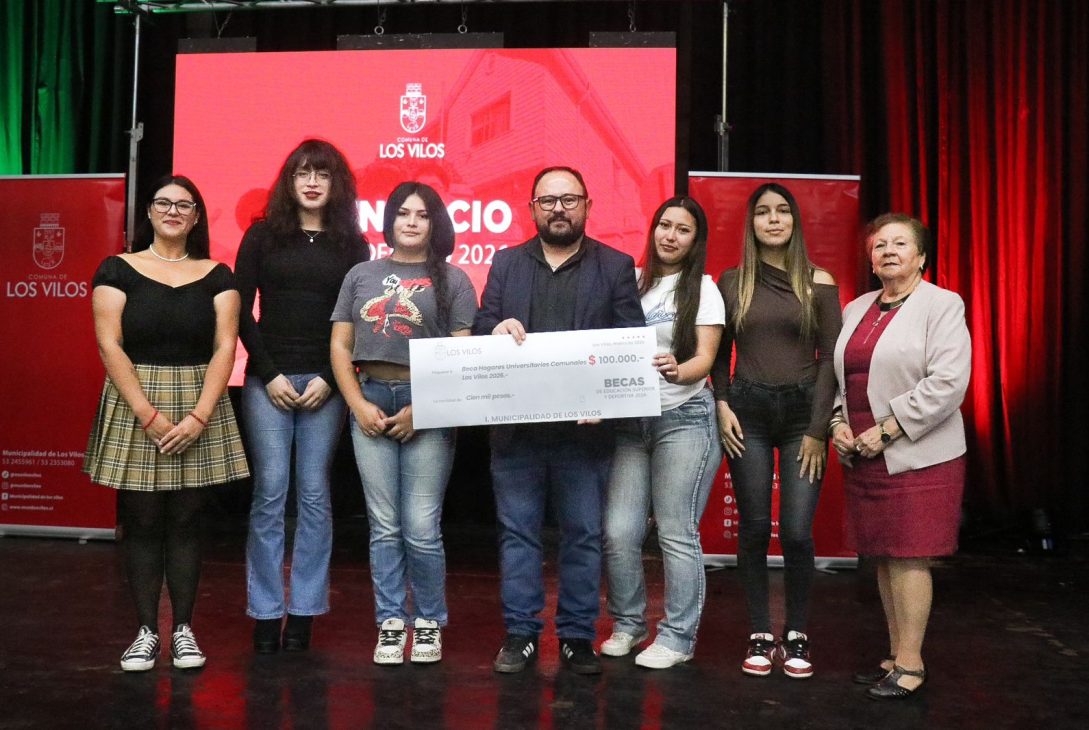 ¡Los Vilos sigue avanzando en educación! 776 jóvenes son beneficiados a través de las Becas Municipales 2026.