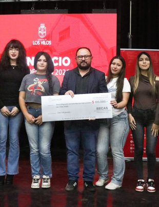 ¡Los Vilos sigue avanzando en educación! 776 jóvenes son beneficiados a través de las Becas Municipales 2026.