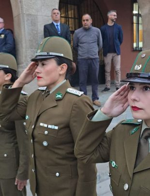 Con el izamiento de la Bandera Nacional Carabineros inició Conmemoraciones por sus 99 años