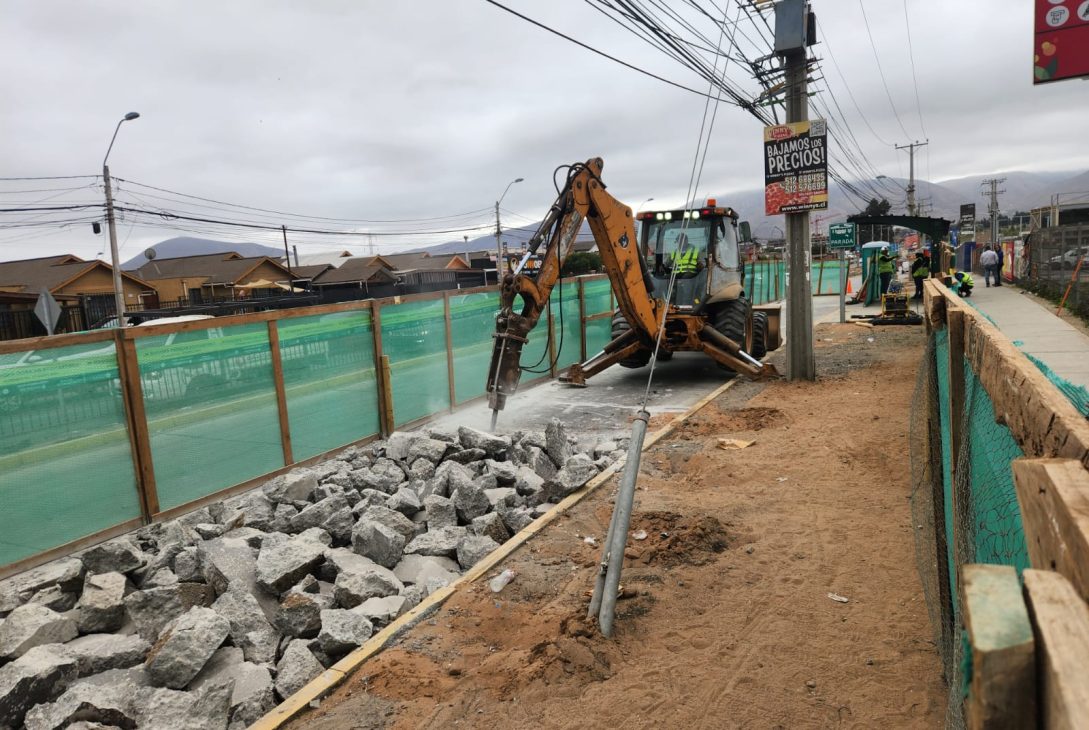 Más de un 20% de avance presenta la renovación de colectores de Aguas del Valle en calle Waldo Alcalde de Coquimbo