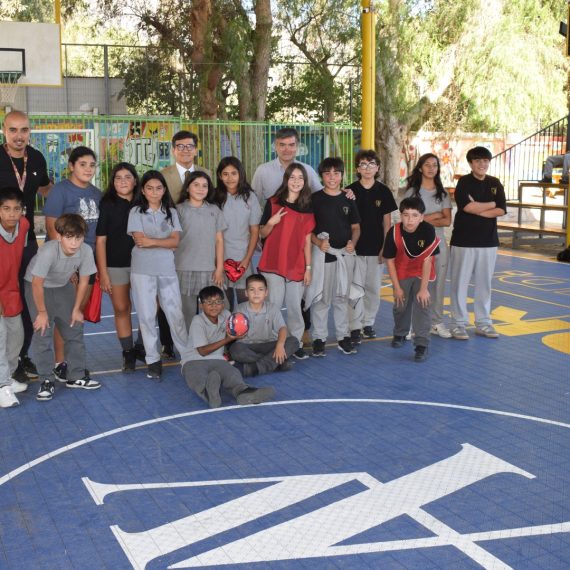 Seremi de Educación Marcelo Salvo Meneses visita el Colegio Antonio Varas